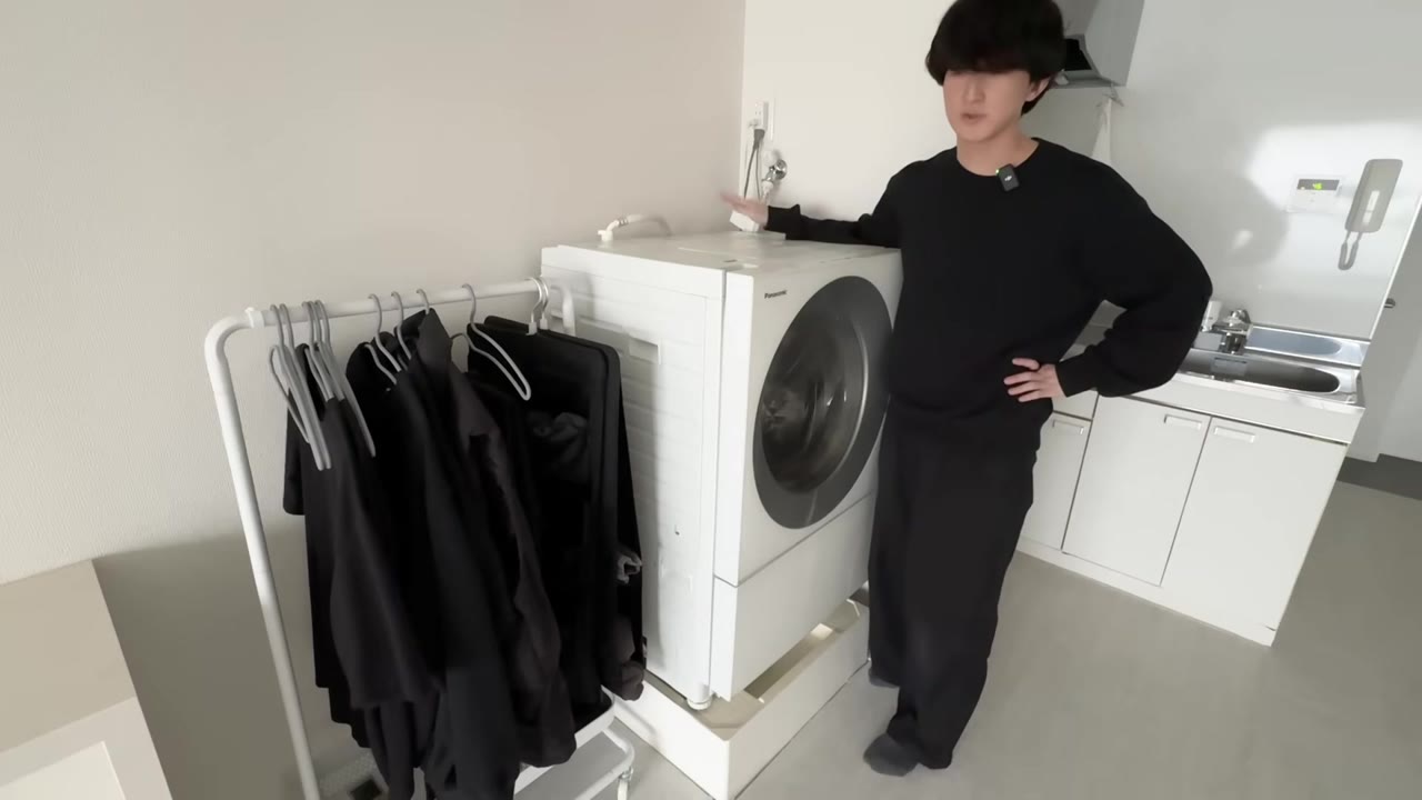ドラム式洗濯乾燥機とワゴンクローゼット