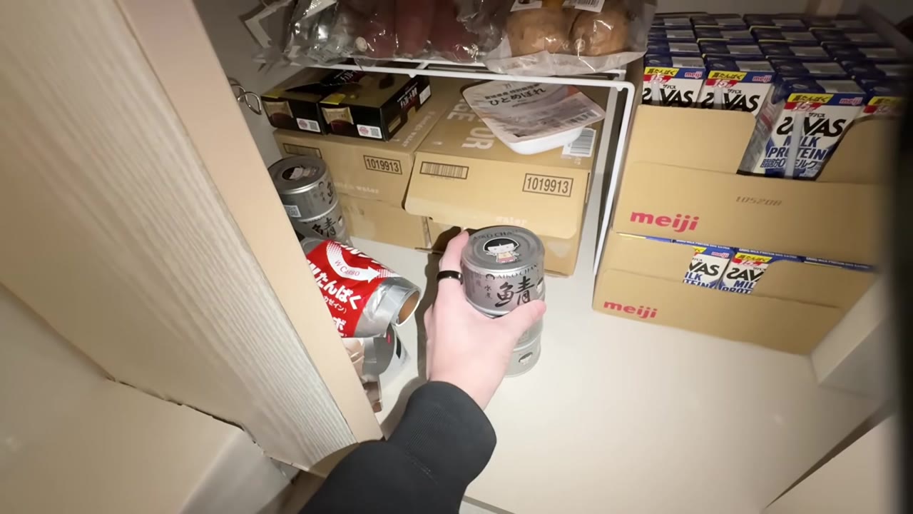 ローリングストックの食料棚