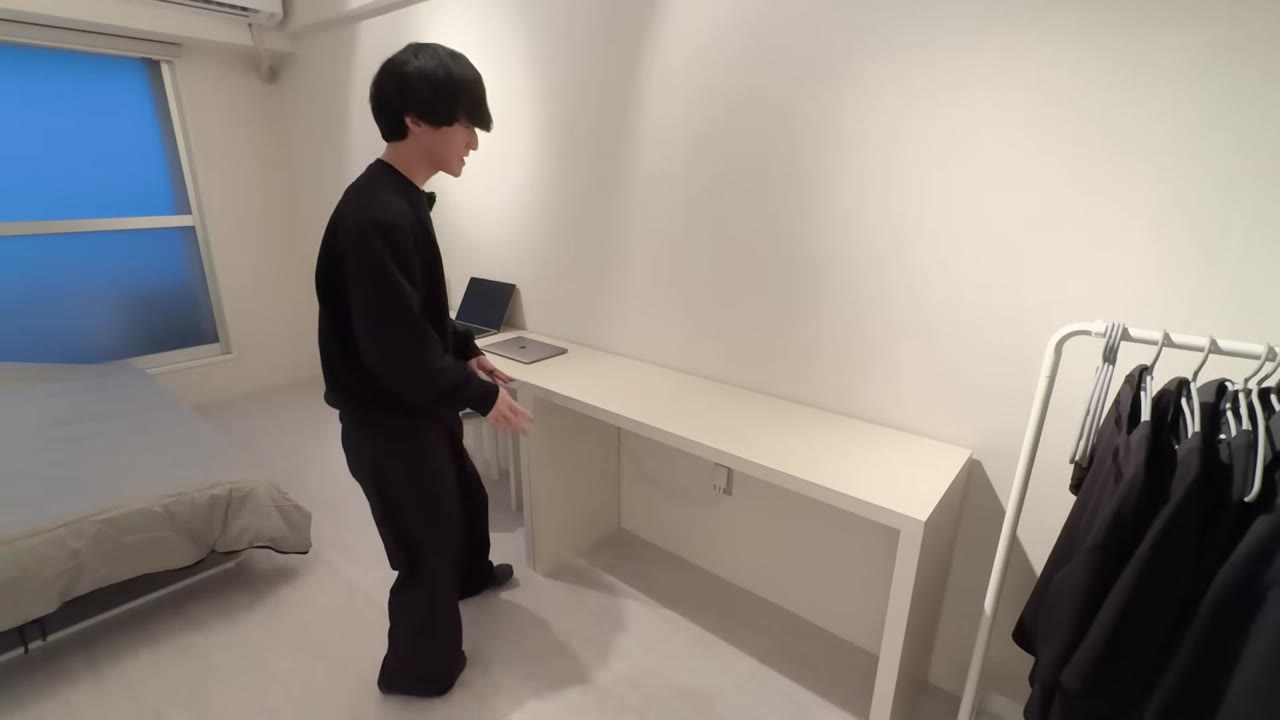 壁付けしたコの字デスク