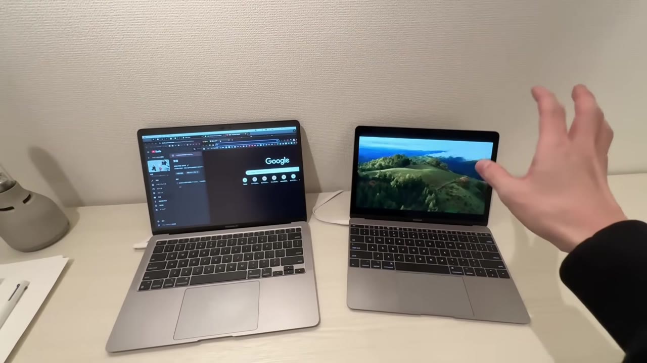 MacBook2台のデスク