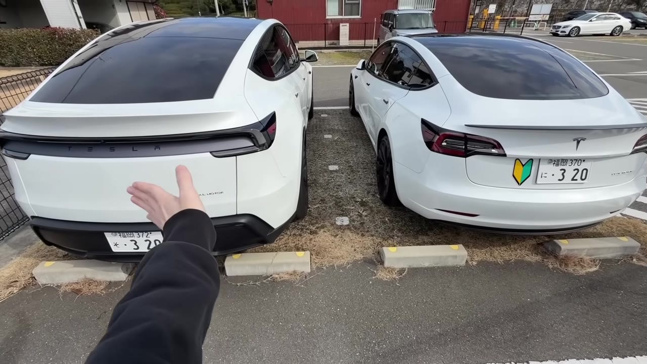 新型モデルYにはTのロゴがない