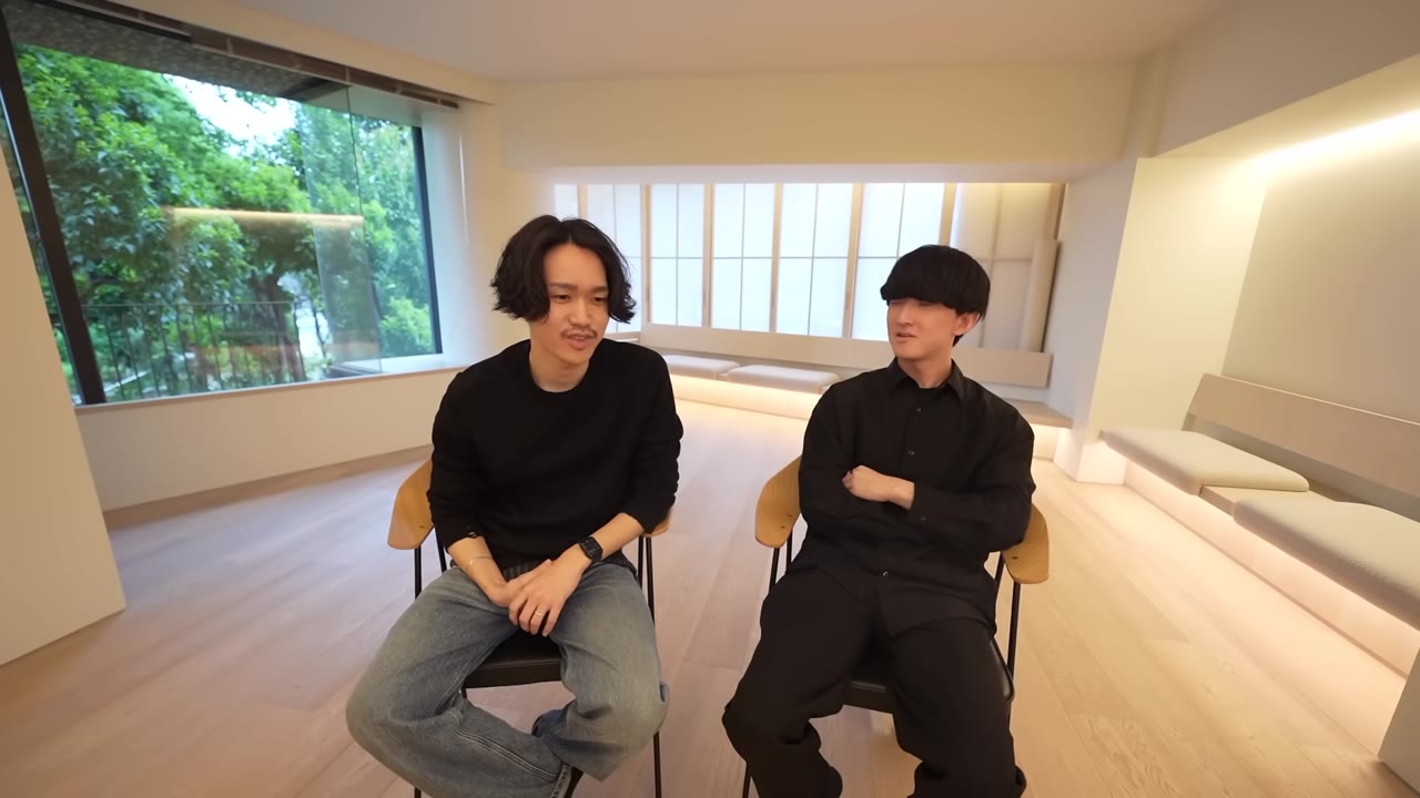 対談の終盤、並んで座る2人